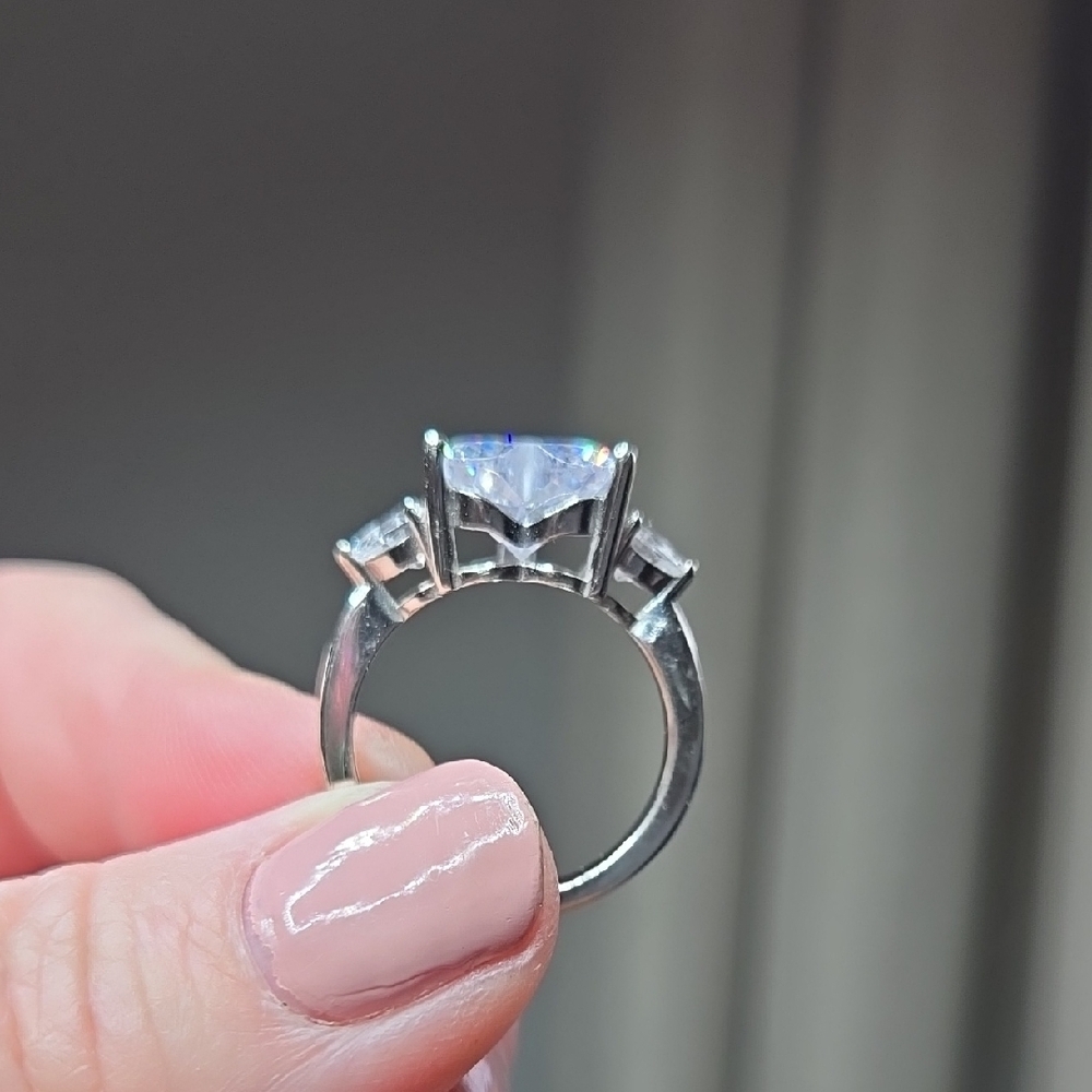 Elegant 5 Carat Sterling Silver Moissanite HEART Ring Size 7 - Picture 11 of 11
